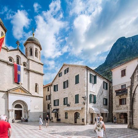 Centrum Hostel Kotor Exteriör bild